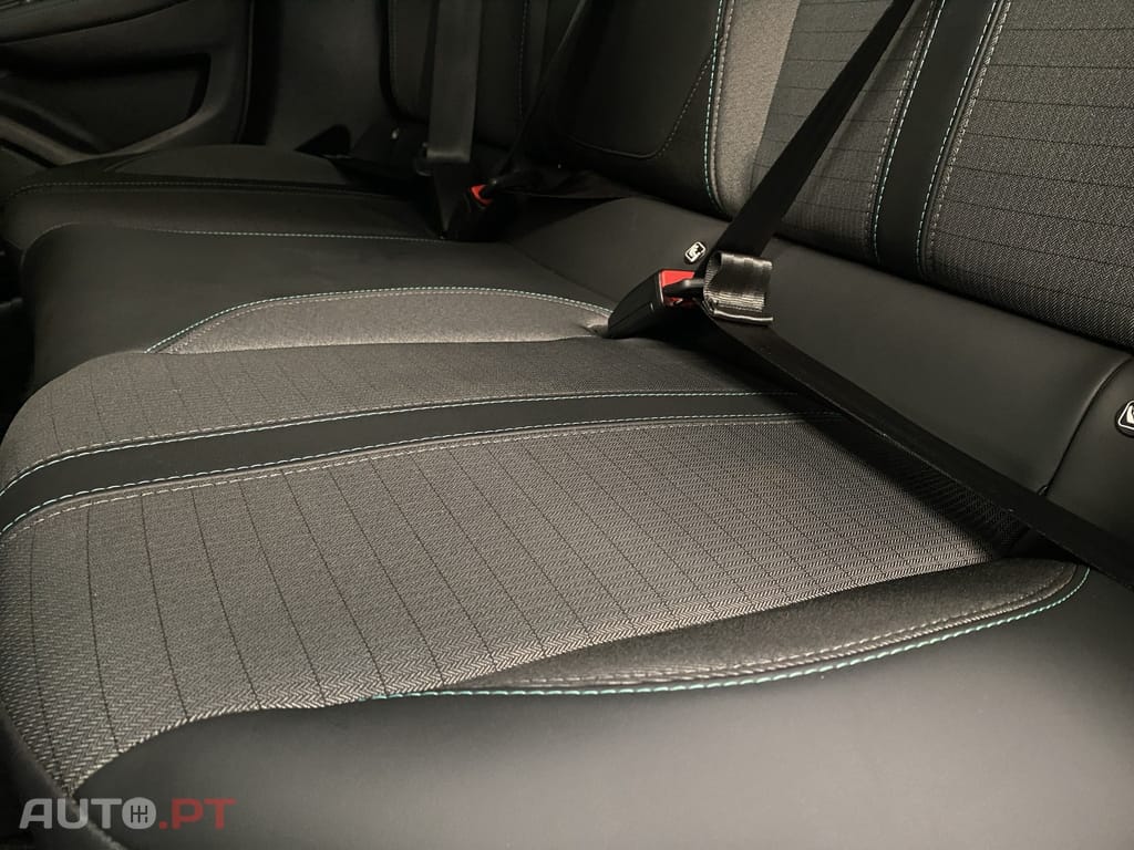 Peugeot E-208 50 kWh Allure Pack