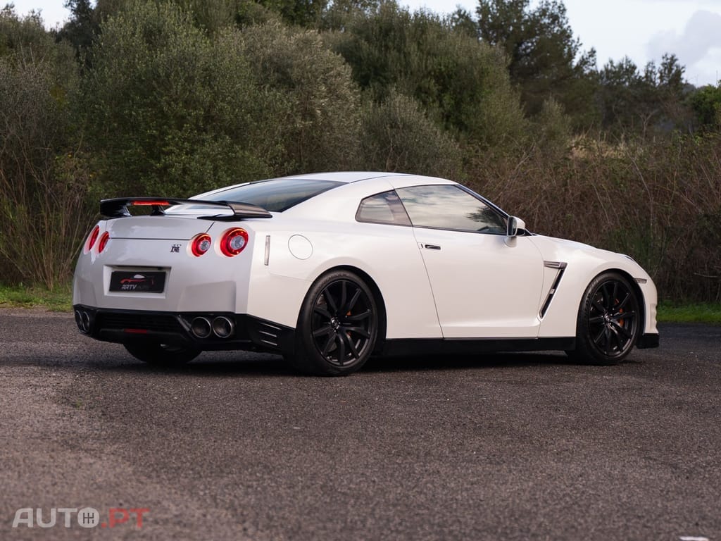 Nissan GT-R 3.8 V6 Black Edition