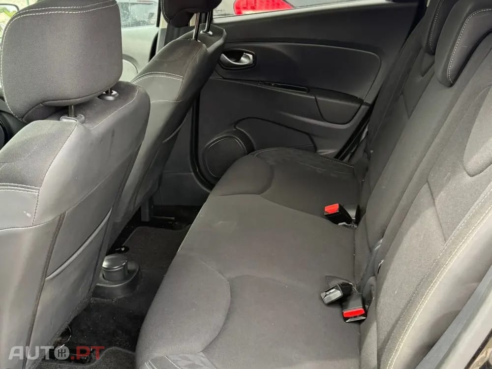 Renault Clio Outro