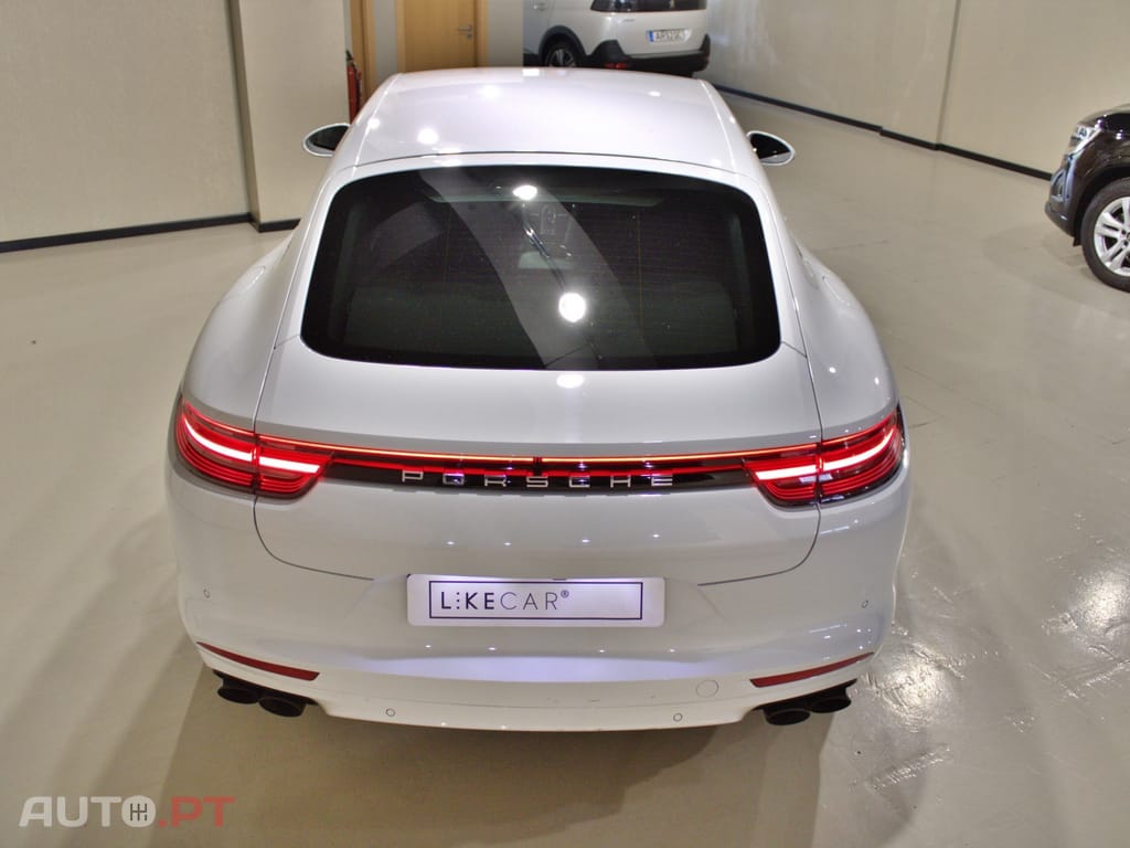 Porsche Panamera 4 E-Hybrid