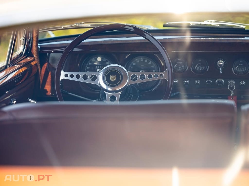Jaguar S-Type 3.8