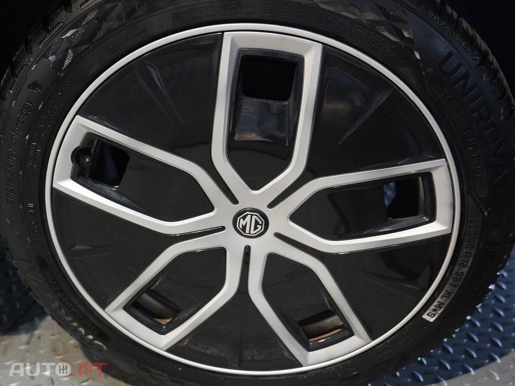 MG MG4 64 kWh Luxury