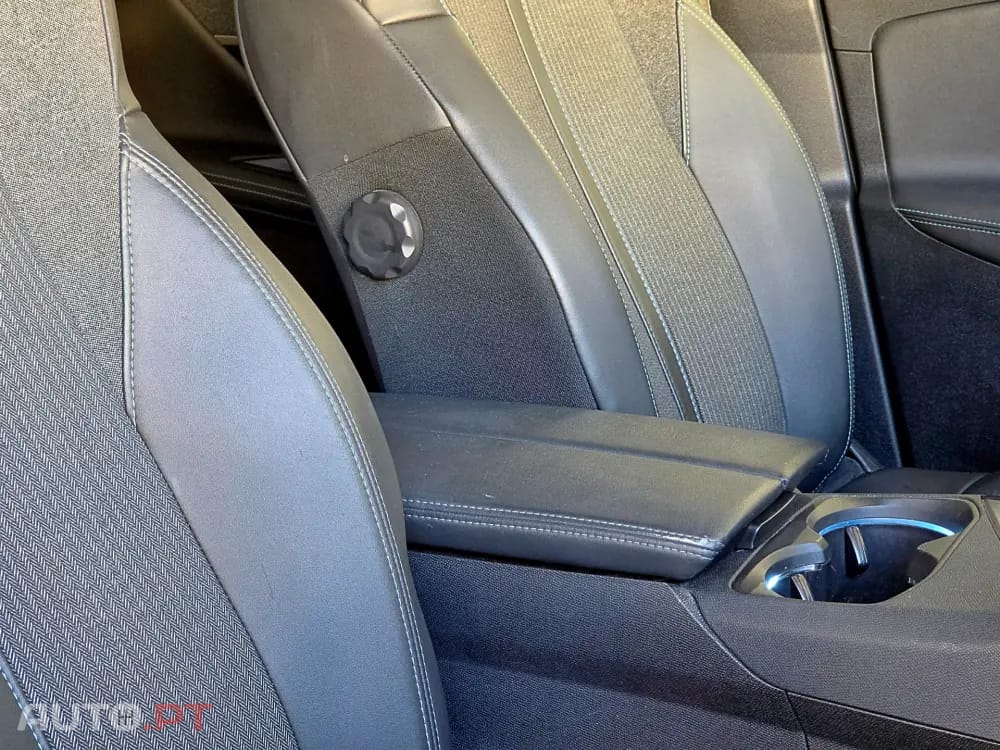 Peugeot 3008 1.6 Hybrid Allure e-EAT8