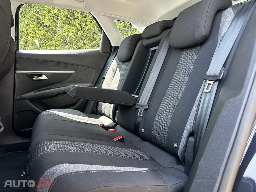 Peugeot 3008 PureTech 130 Stop & Start GPF EAT8 Active