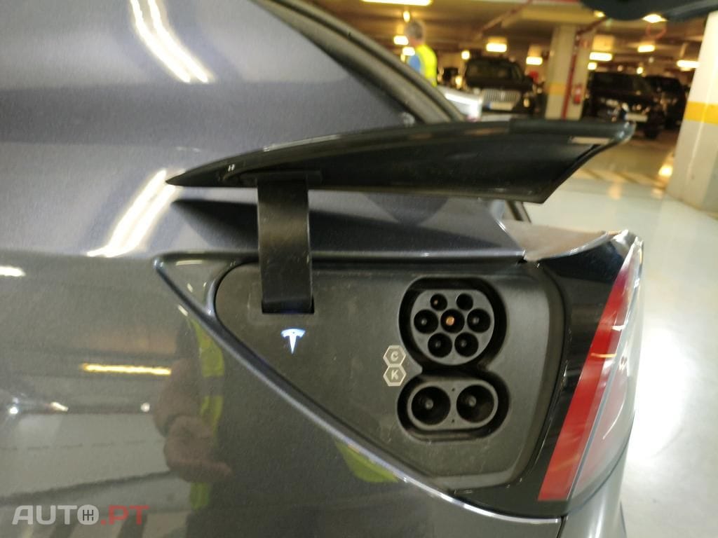 Tesla Model Y Long Range Tração Integral