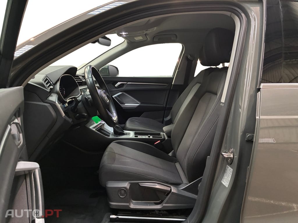 Audi Q3 35 TFSI S Tronic Business Line