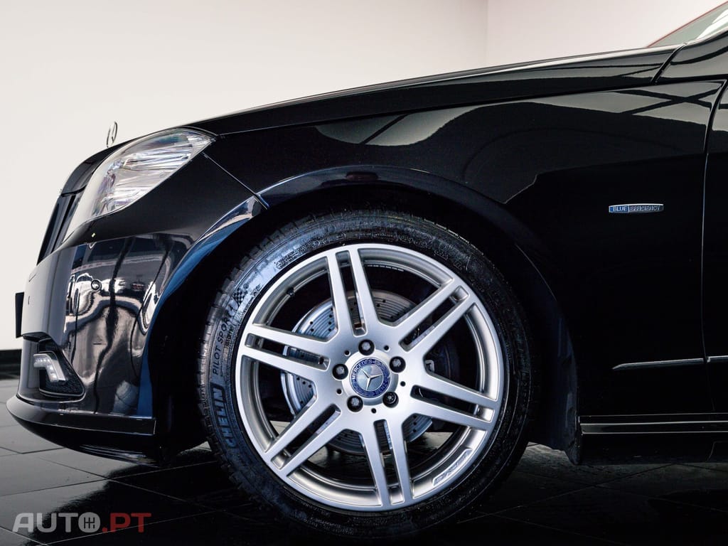 Mercedes-Benz E 250 BlueTEC Avantgarde Auto
