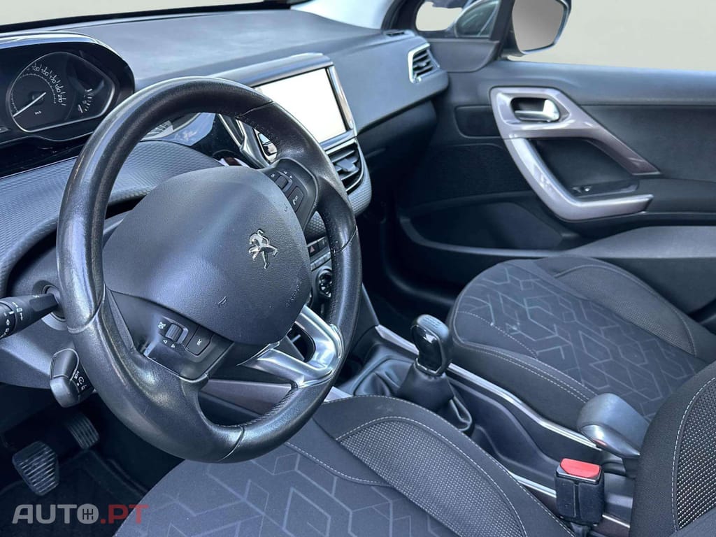 Peugeot 2008 1.2 PureTech Allure