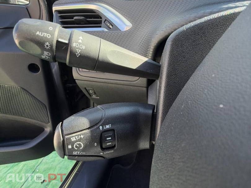 Peugeot 2008 1.2 PureTech Allure