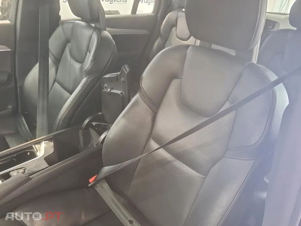 Volvo XC90 2.0 T8 PHEV Momentum Plus AWD