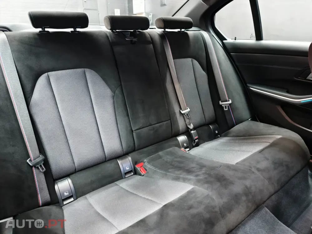 BMW 330 e Pack Desportivo M Pro Auto
