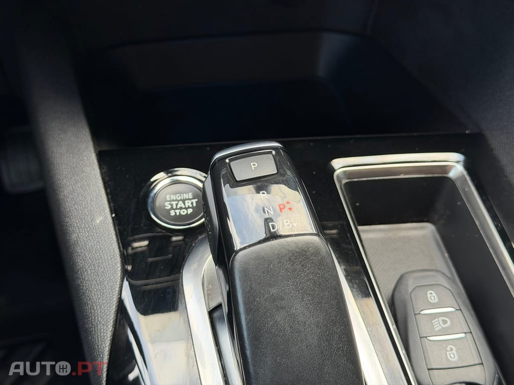 Peugeot 3008 1.6 Hybrid Allure e-EAT8