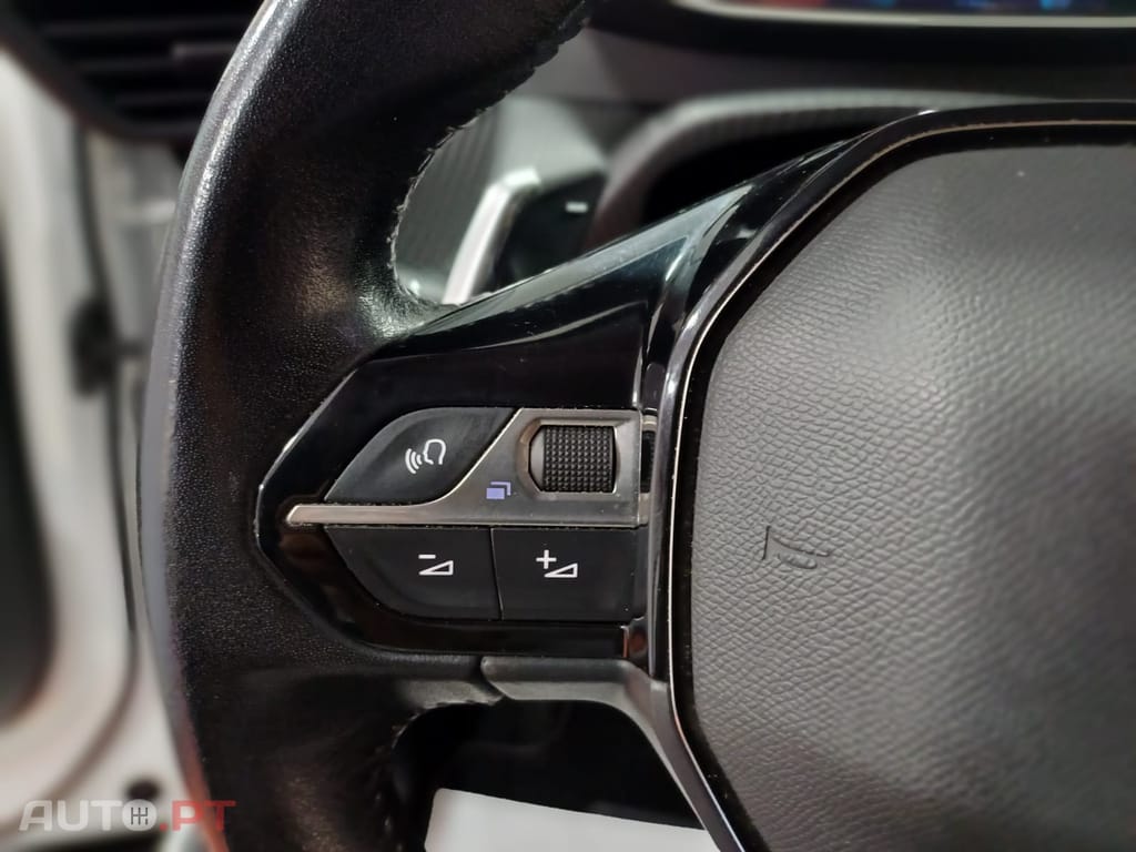 Peugeot 2008 1.5 BlueHDi Allure EAT8