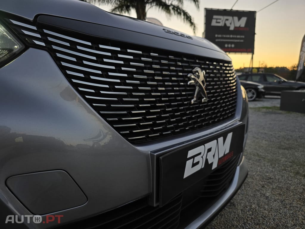 Peugeot 2008 1.2 PureTech Allure EAT8