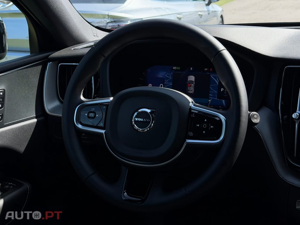 Volvo XC 60 2.0 T6 PHEV Black Edition AWD — fotografia 31