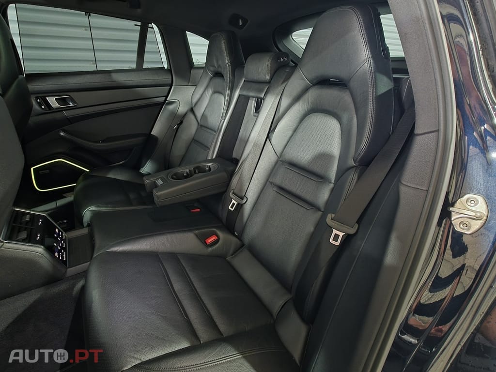 Porsche Panamera 4 E-Hybrid Platinum Edition