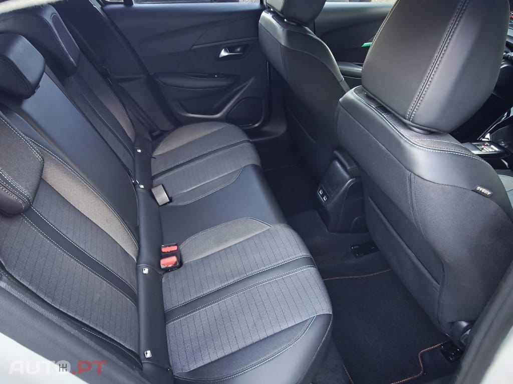 Peugeot 208 PureTech 100 EAT8 Allure