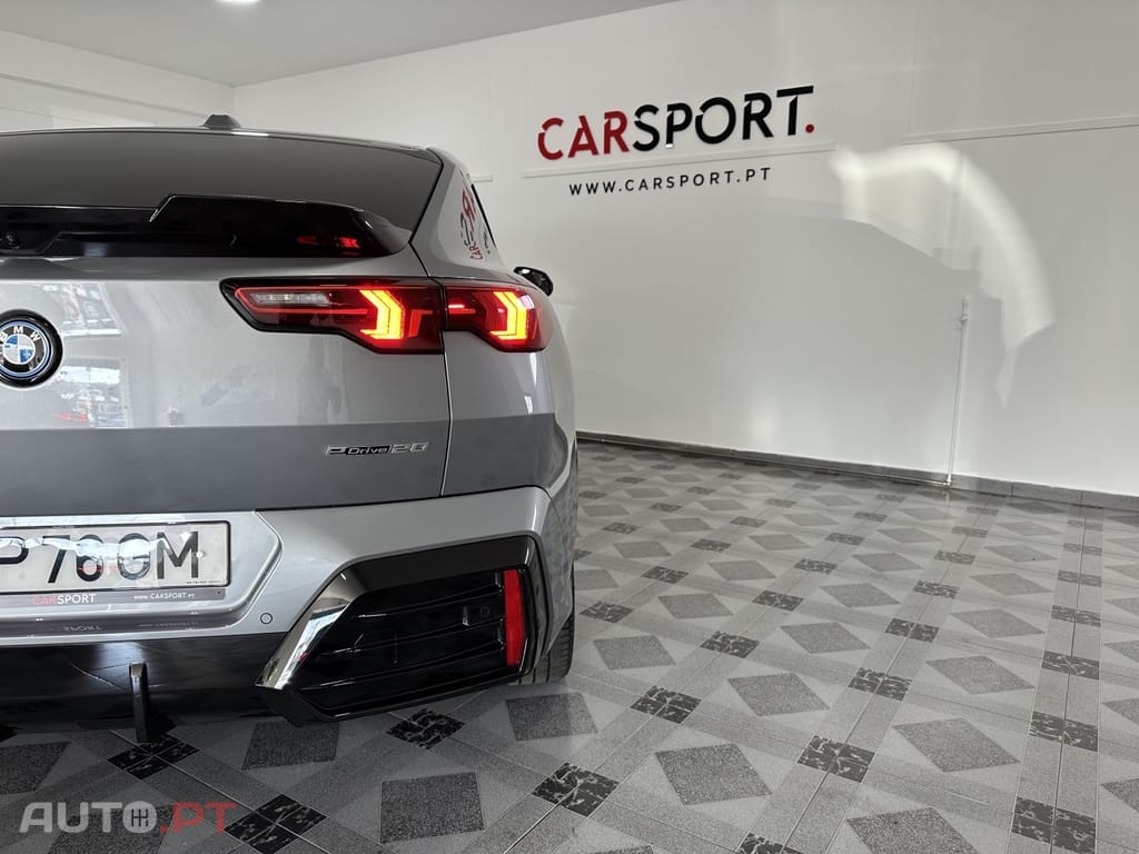 BMW iX2 eDrive20 Pack Desportivo M