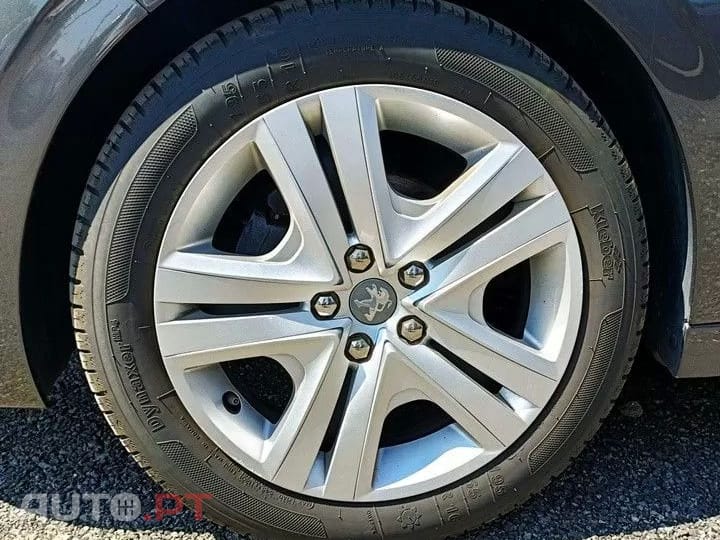 Peugeot 208 1.2 PureTech Signature