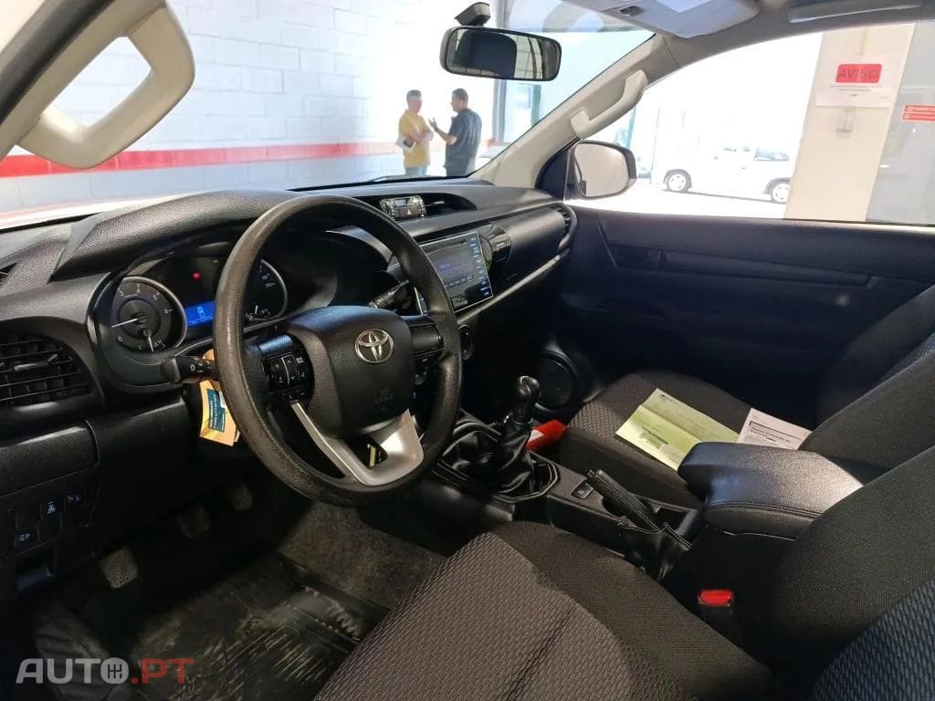 Toyota Hilux 2.4 D-4D 2WD CE