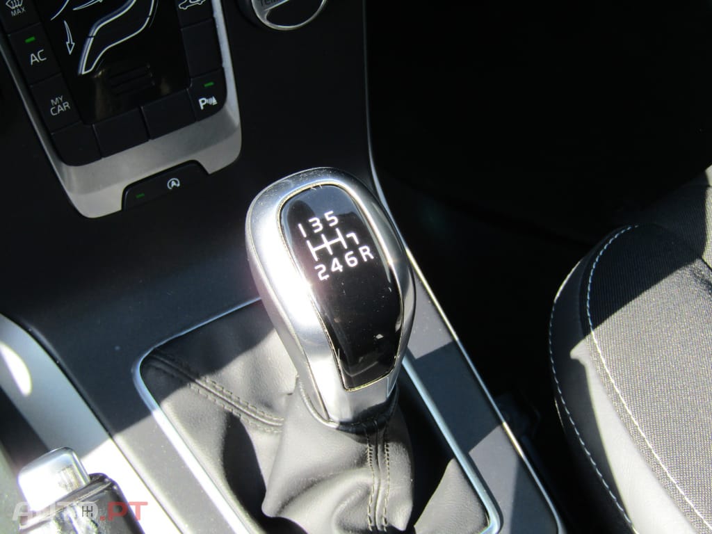 Volvo V40 2.0 D3 R-Design Momentum