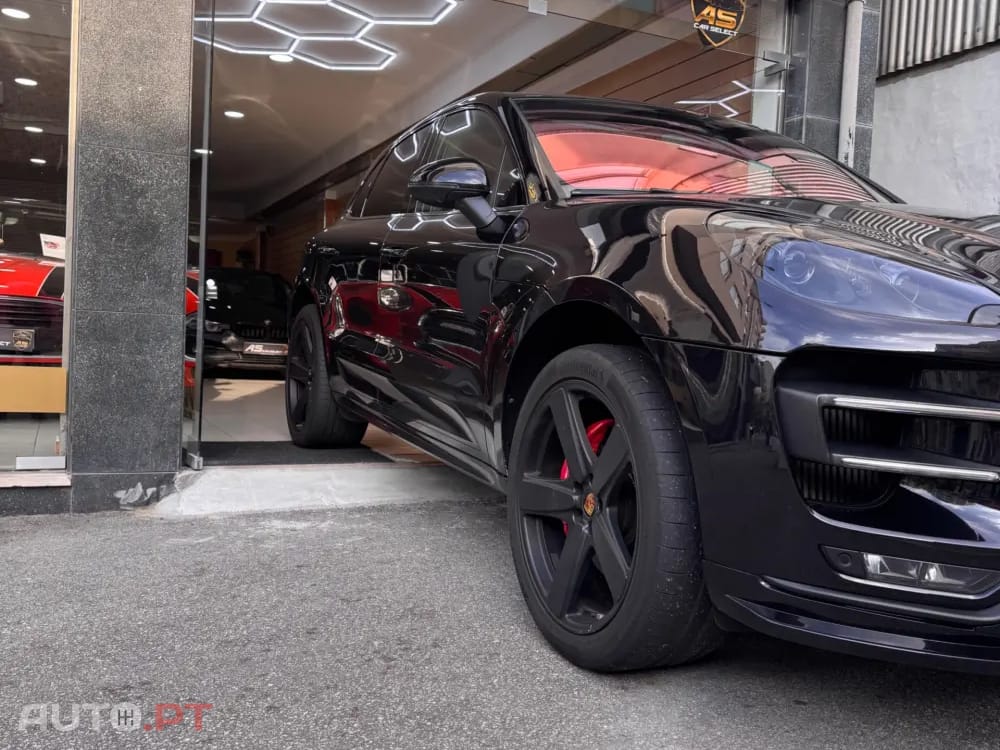 Porsche Macan Turbo Performance Package