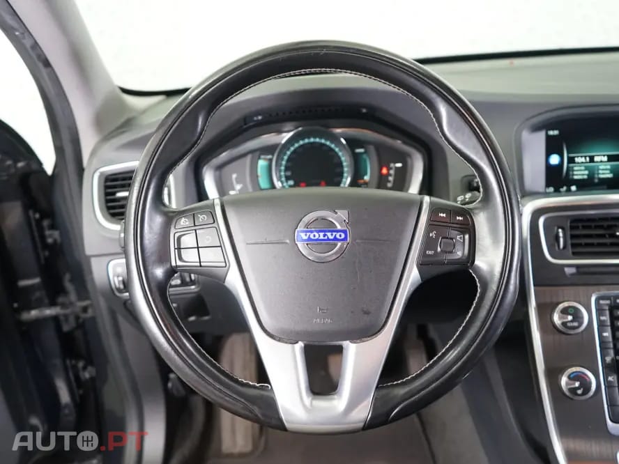 Volvo V60 2.4 D6 Momentum AWD Phev