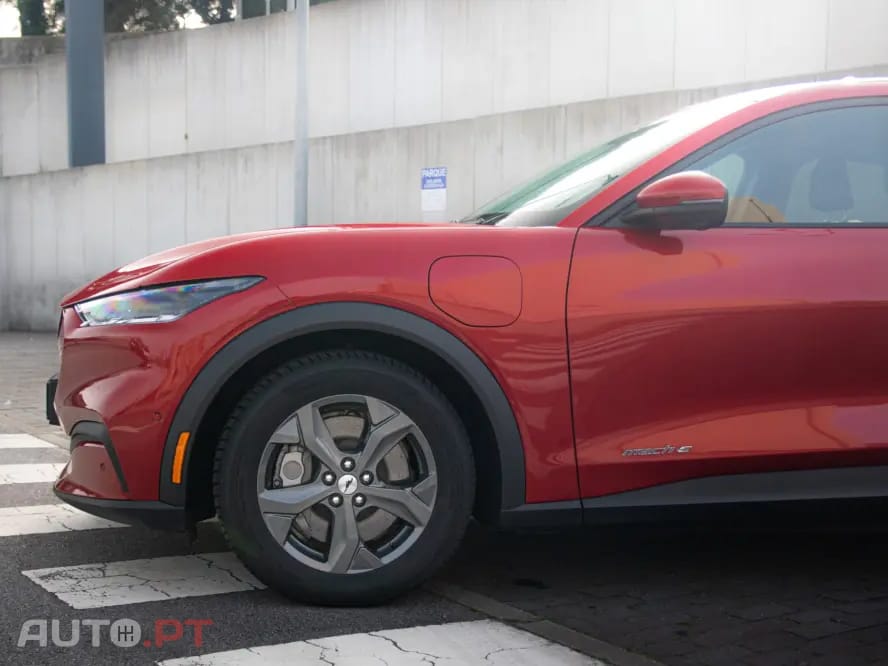 Ford Mustang Mach-E Standard