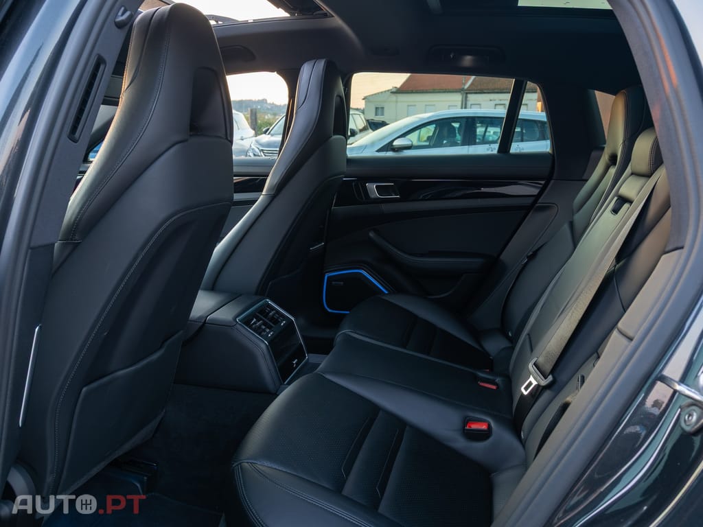 Porsche Panamera 4 E-Hybrid
