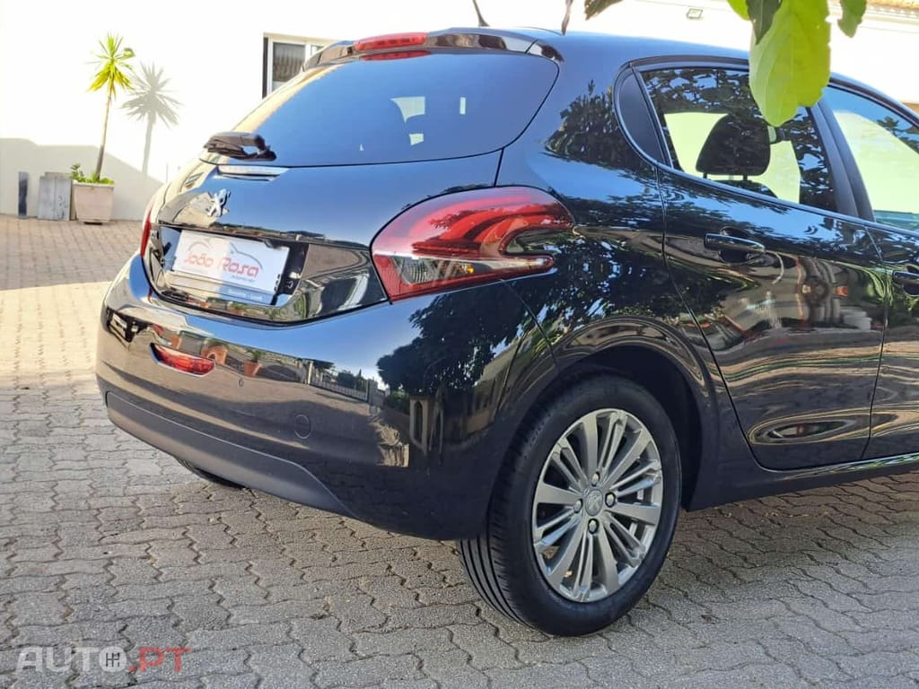 Peugeot 208 1.2 PureTech Signature