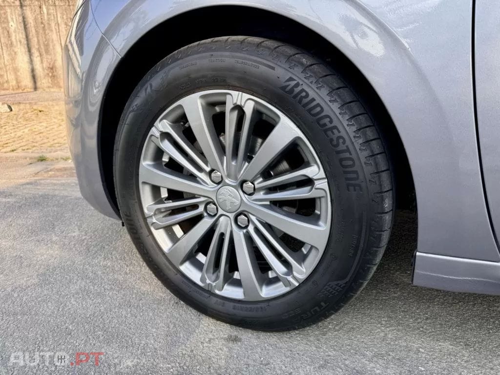 Peugeot 208 1.2 PureTech Signature