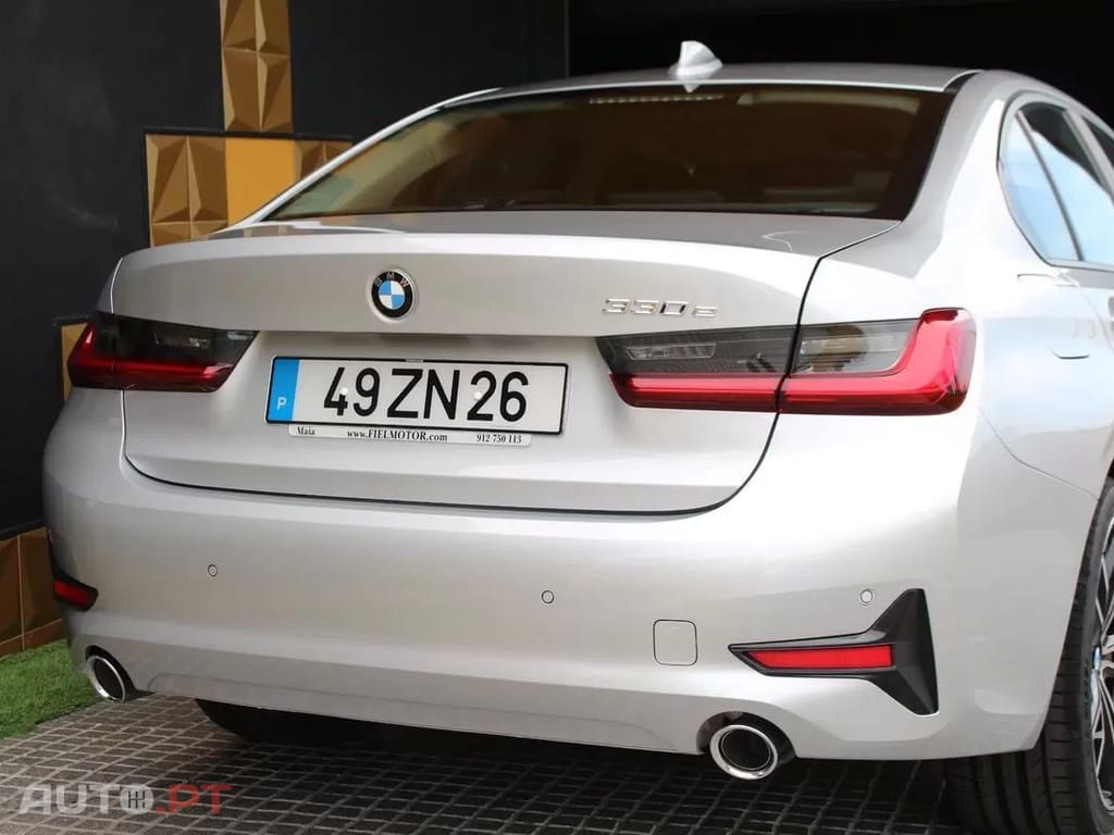 BMW 330 e Auto