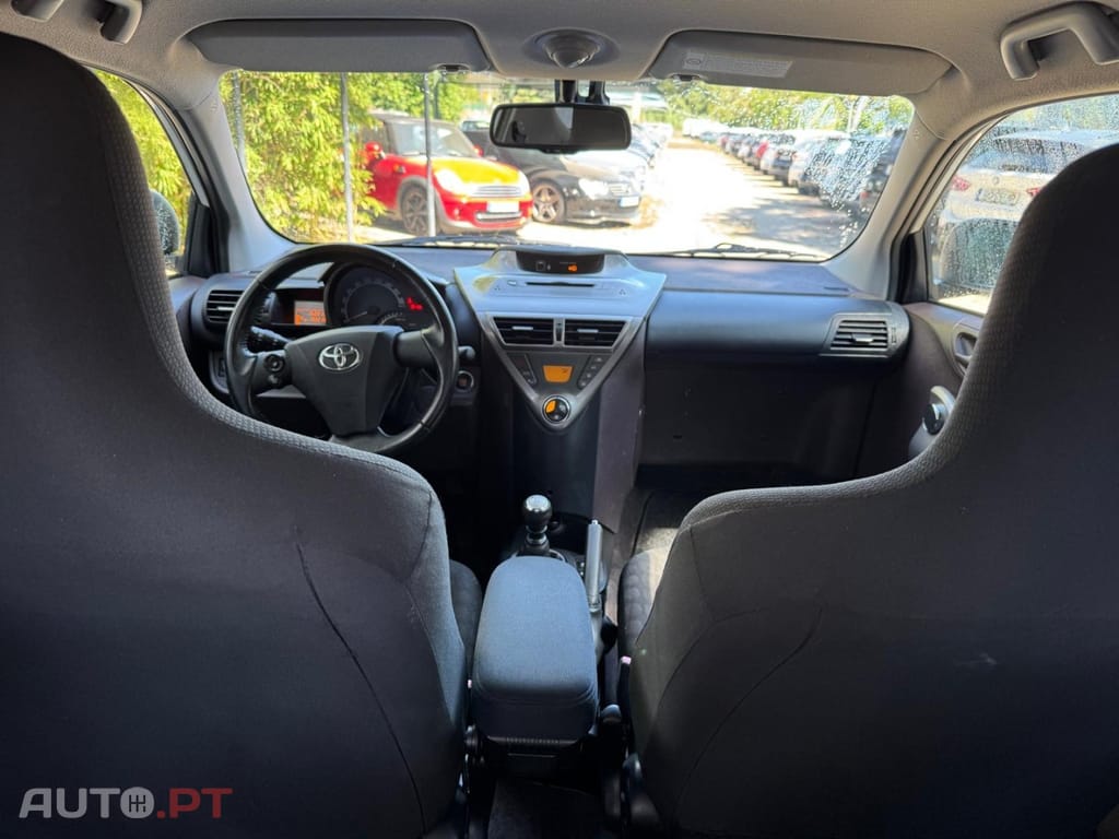 Toyota iQ 1.0 VVT-i