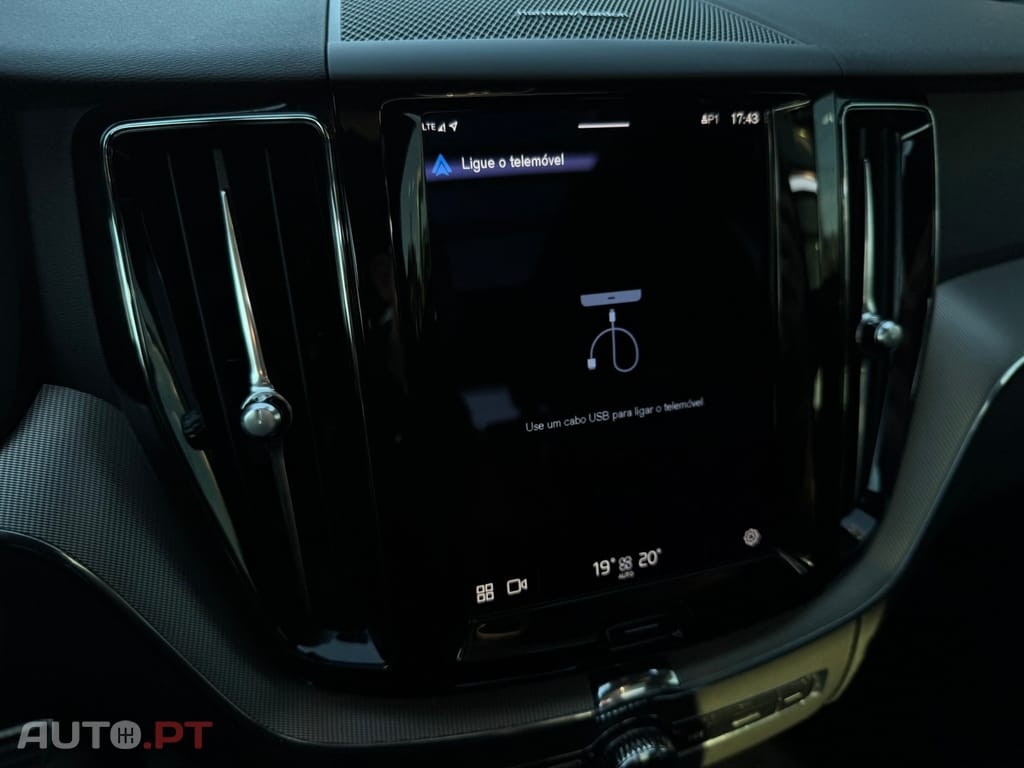 Volvo XC60 2.0 T6 PHEV R-Design AWD
