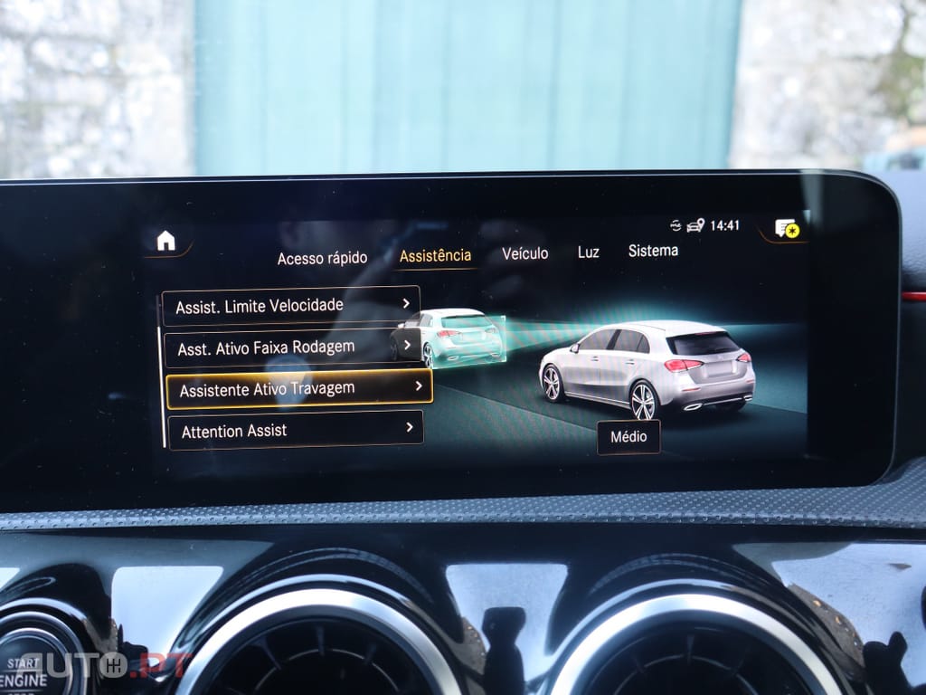 Mercedes-Benz A 250 e AMG Line