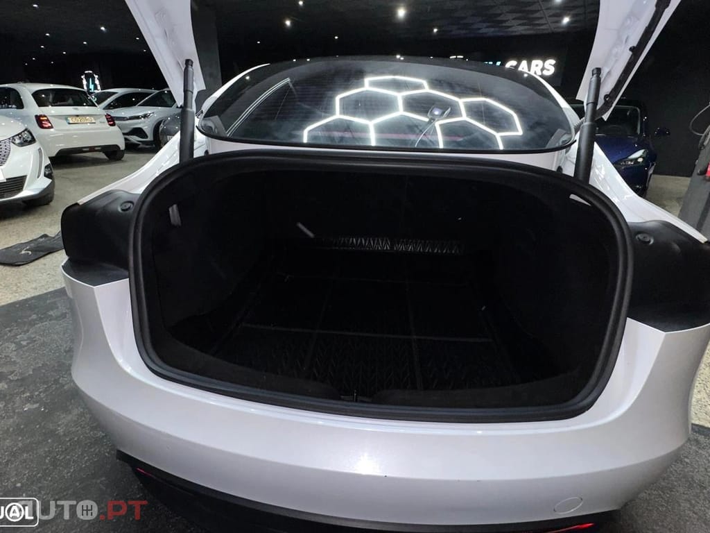 Tesla Model 3 Tração Traseira