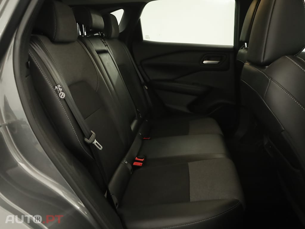 Nissan Qashqai Qashqai 1.3 DIG-T N-Connecta LED Xtronic