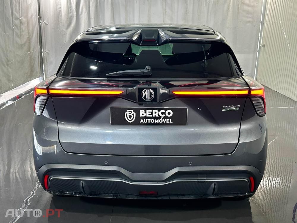 MG MG4 77 kWh Extended Range Luxury