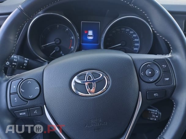 Toyota Auris 1.4 D-4D Exclusive