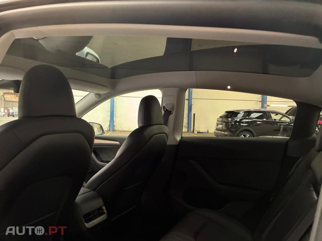 Tesla Model Y Standard RWD