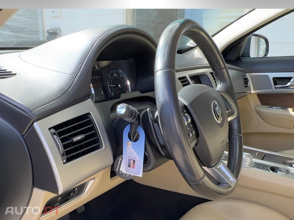 Jaguar XF 2.2 D Luxury