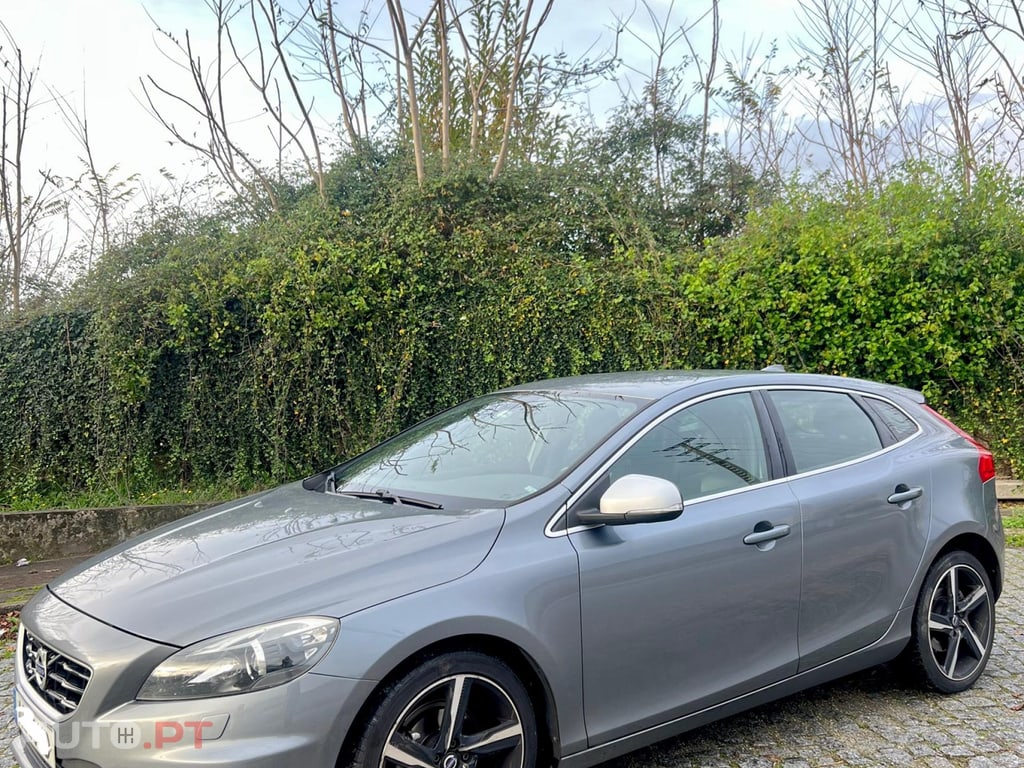 Volvo V40 2.0 R-Design