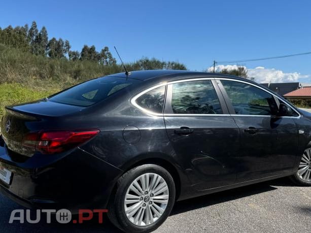 Opel Astra Sedan 1.6 CDTi