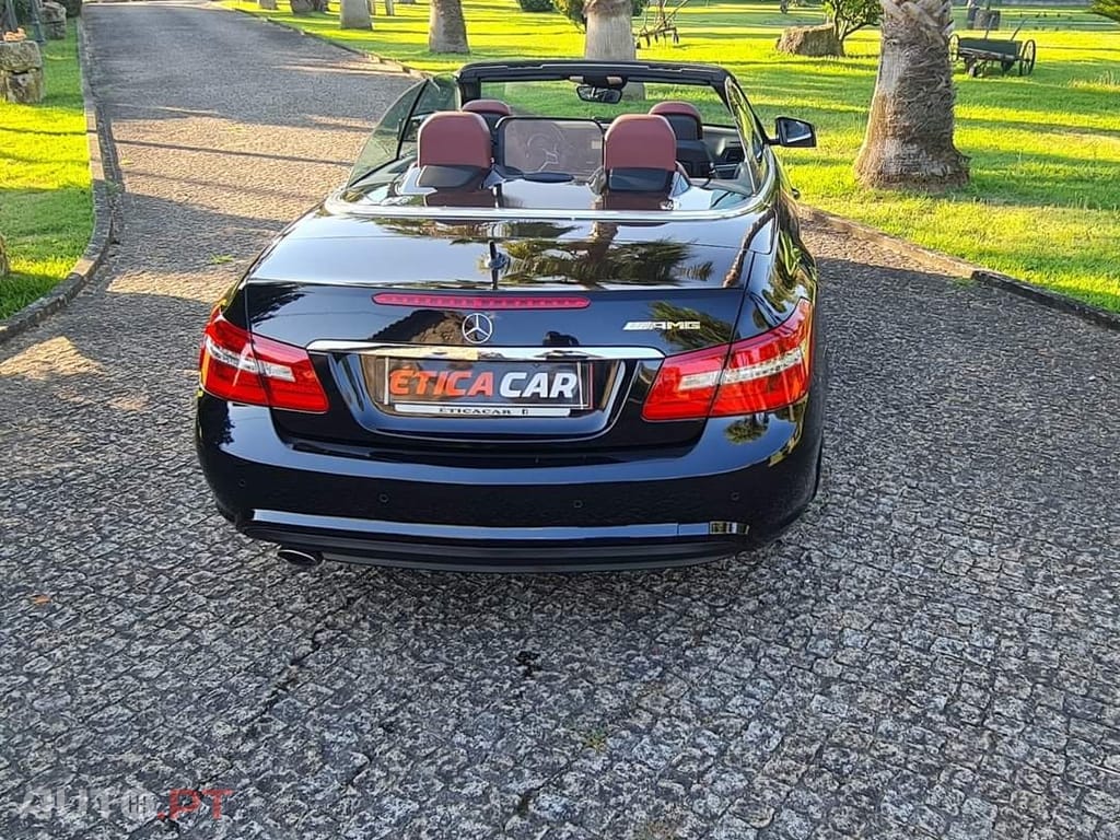 Mercedes-Benz E 220 Outro