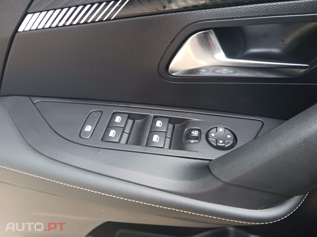 Peugeot 2008 1.2 PureTech Allure EAT8