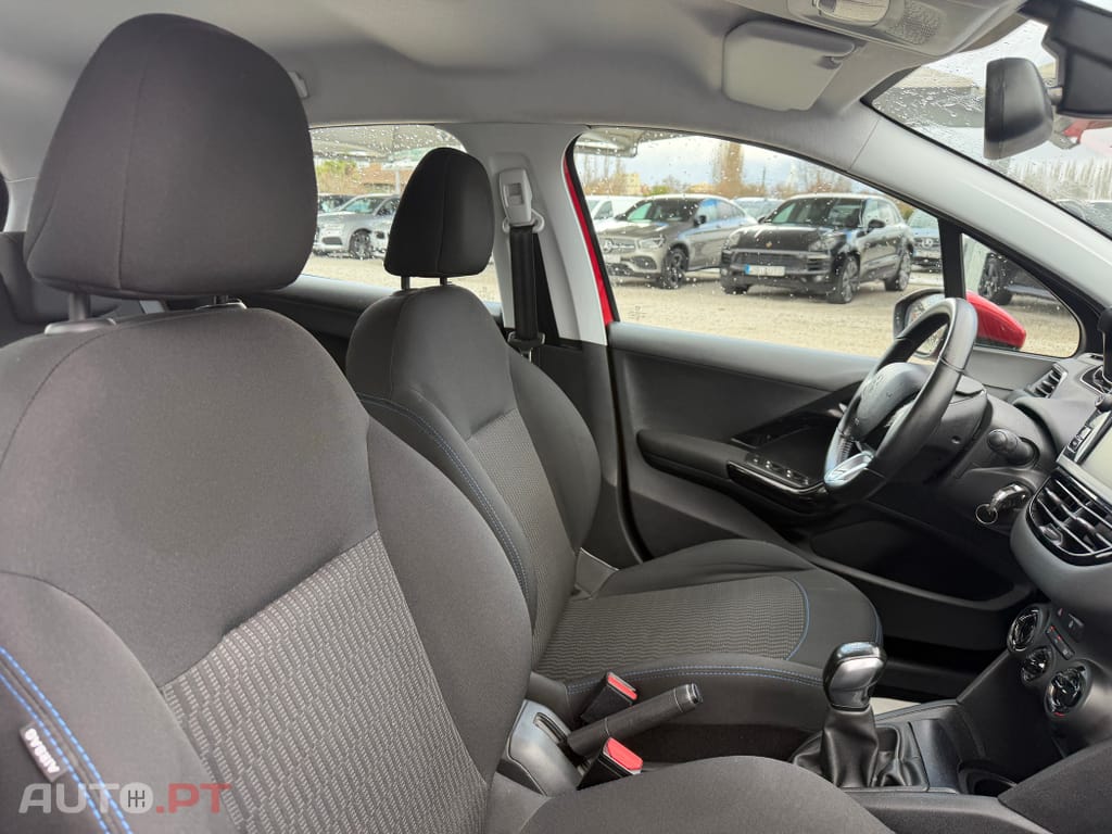 Peugeot 208 1.2 PureTech Signature