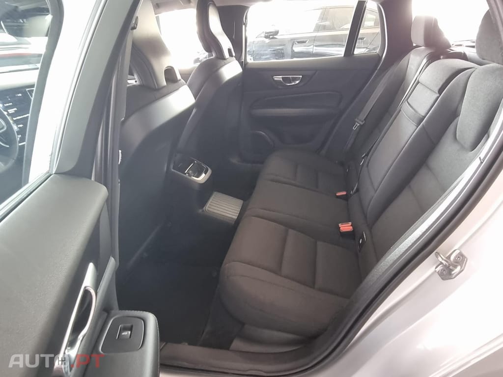 Volvo V60 2.0 T6 AWD TE Inscription Expression — fotografia 16