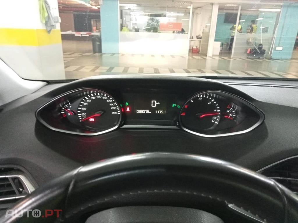 Peugeot 308 1.5 BlueHDi Business Line