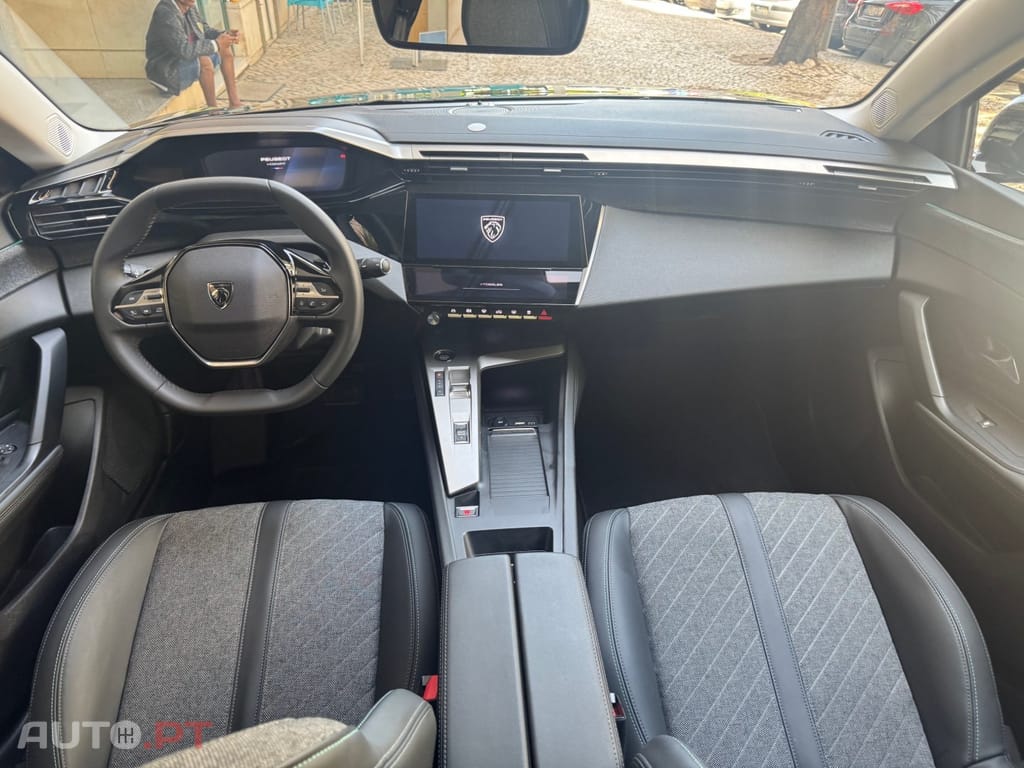 Peugeot 408 1.2 PureTech Allure Pack EAT8