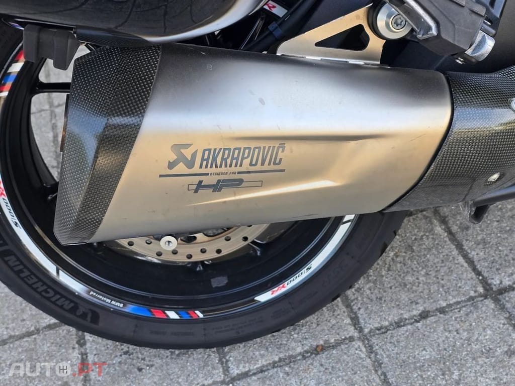 BMW S Triple black & Akrapovic